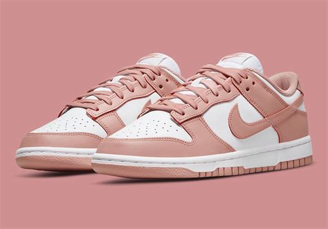 Nike dunks low women rose